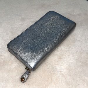 UGG Silver Leather Wallet with Zipper